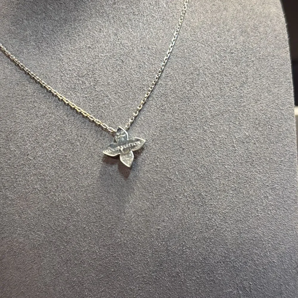 Authentic Louis Vuitton Idylle Blossom 18k white gold Diamond Necklace